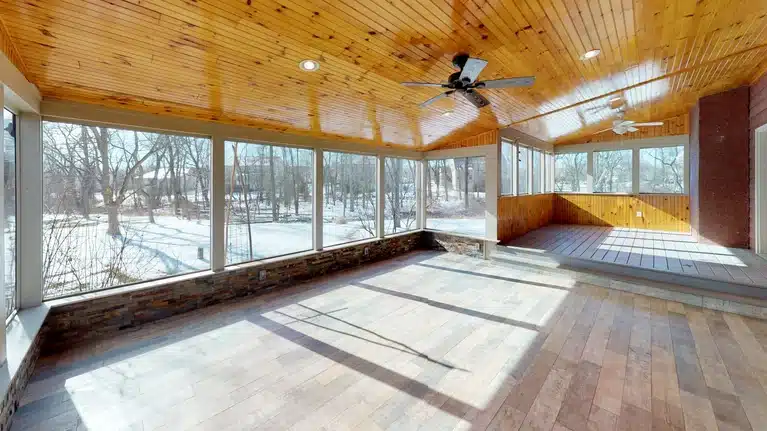 OxT17n5NE2u Living Room